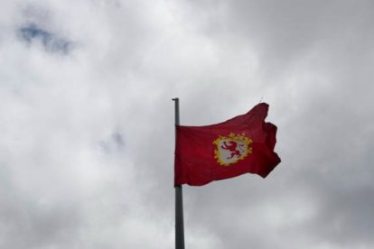 Bandera de León. JESÚS F. SALVADORES