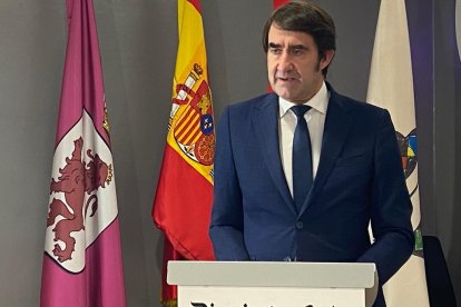 El consejero Suárez-Quiñones, ayer, durante su intervención en el Congreso. RAMIRO