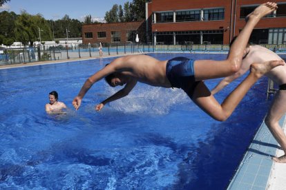 La piscina de la Venatoria fue de las pocas abiertas. FERNANDO OTERO