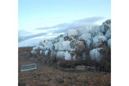 Las balas llevan una década acumuladas en el Alto de la Jana.