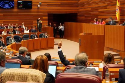 Segunda sesión de las Cortes celebrada ayer. MIRIAM CHACÓN