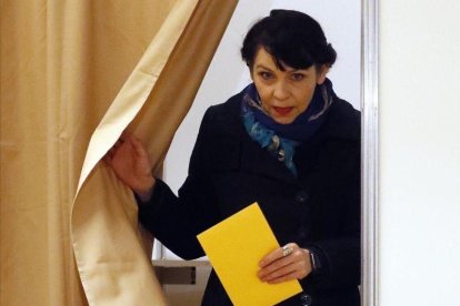 Birgitta Jonsdottir, una de las fundadoras del Partido Pirata, tras votar en Reykjavik.
