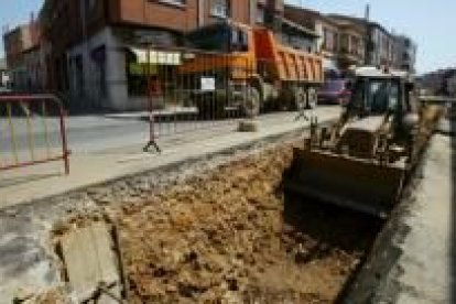 Las obras del colector llegarán el lunes al desvío con la carretera de Alfageme