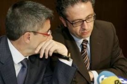 Javier Chamorro y Francisco Fernández, en foto de archivo, durante la firma del pacto