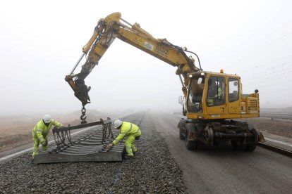 Obras del AVE en las cercanías de León.