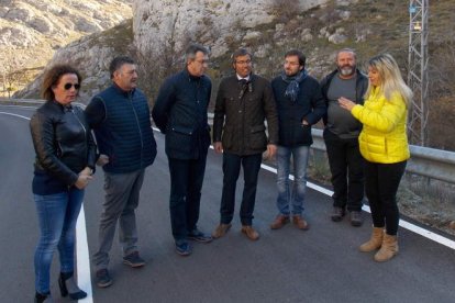 Martínez Majo visitó las obras ya finalizadas en la carretera de Valdeteja con la LE-321. PLANILLO