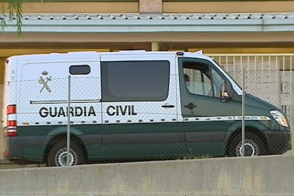 La Guardia Civil traslada a un preso en Soto del Real. JAVIER MARISCAL