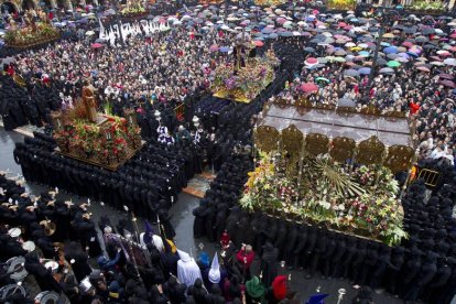 El Encuentro en la Plaza Mayor, organizado por la cofradía Dulce Nombre de Jesús Nazareno y mención especial en la Declaración de Interés Turístico Internacional de la Semana Santa de León
