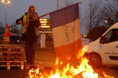 Un conductor francés protesta en la autopista A2 que lleva de París a Bruselas.