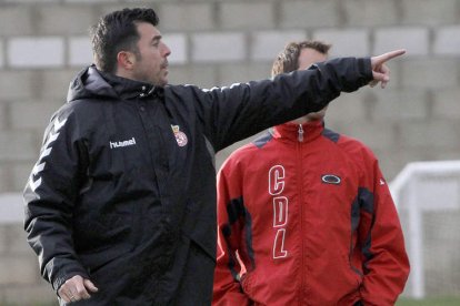 El entrenador de la Cultural prepara el trascendental partido del domingo ante la UD Logroñés.