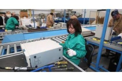 Trabajadores y trabajadoras en Reciclalia, empresa filial de Fundosa en La Bañeza.