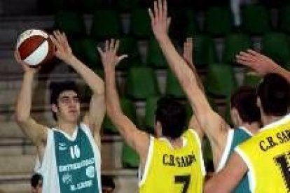 Javi Vaca, en el partido del Universidad contra el Sarria, antes del parón