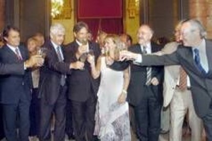 Maragall, junto a Ernest Benach, Artur Mas, Manuela de Madre, Carod Rovira, Joan Saura y Josep Piqué