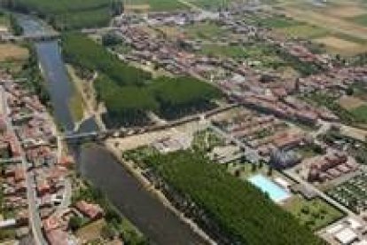 Vista aérea del río Órbigo, a su paso por Hospital de Órbigo