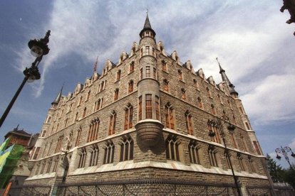 El edificio de Botines, levantado por Gaudí. RAMIRO