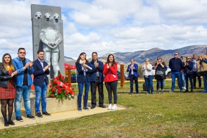 Homenaje a los represaliados del franquismo en el memorial organizado por el PSOE en Benllera