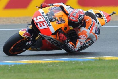 Marc Márquez con su Honda N 93, durante los entrenamientos del Gran Premio de Francia, este sábado.