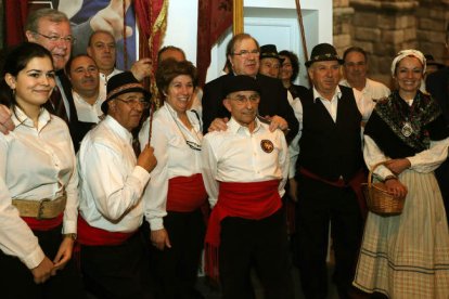 Antonio Silván, Juan Vicente Herrera y Juan Martínez Majo, apoyaron las tradiciones leonesas ligadas a los pendones. RAQUEL P. VIECO