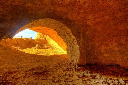 El arco de la cueva que separa la nave principal. RODRIGO CASTAÑO