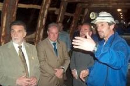 Alejo conversó con un grupo de mineros, convertidos en guías turísticos