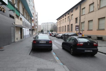 Dos de los locales que se querían reconvertir en discotecas están en la avenida Valdés. L. DE LA MATA