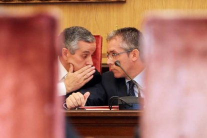 Emilio Gutiérrez formula una observación a José María López Benito.