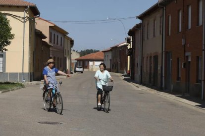 Los vecinos de Villamandos no rehúyen las urnas