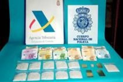 Dinero y efectos sustraídos por la Policía Nacional en la operación efectuada en Córdoba