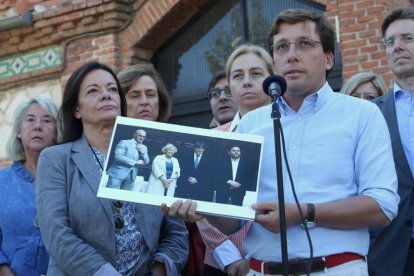 El portavoz del PP en el Ayuntamiento de Madrid, José Luis Martínez-Almeida, en un acto para denunciar que la alcaldesa Manuela Carmena permita la celebración de un acto pro-referéndum en la capital.