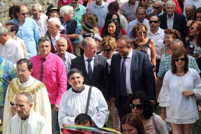 Imagen de archivo de Díaz y Álvarez Courel entre la multitud. BARREDO