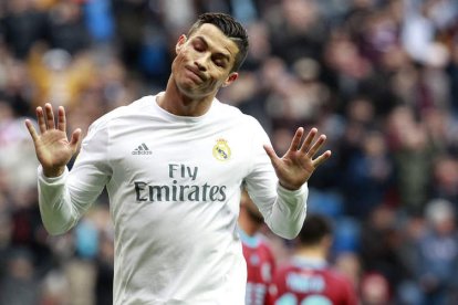 Cristiano Ronaldo se ha recuperado a tiempo y estará con el Madrid en San Paolo. VÍCTOR LERENA