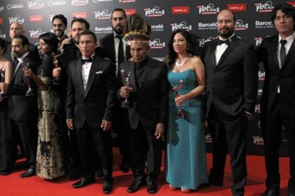 El equipo de la película ganadora en los premios Platino, 'El abrazo de la serpiente', posa para la prensa, el domingo en Punta del Este (Uruguay).