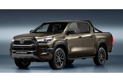 El nuevo Toyota Hilux Hybrid, no pierde un ápice del ADN estético del emblemático ‘pick-up’ nipón: doble cabina, parrilla y parachoques tridimensionales, protecciones específicas y generosas cotas (5,32 metros de largo y 1,90 de ancho), además de una plataforma de carga cuya longitud alcanza el metro y medio (3.500 kilos de capacidad). TYT