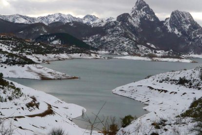 Imagen de la cola del pantano de Riaño tomada el pasado 29 de noviembre. RAMIRO