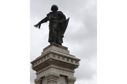 La estatua de Guzmán el Bueno, en León.