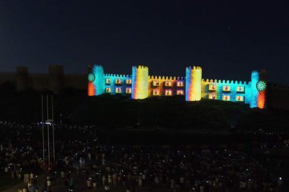 La muralla de Ávila con un multitudinario espectáculo de luz y sonido en agosto. RAÚL SANCHIDRIÁN