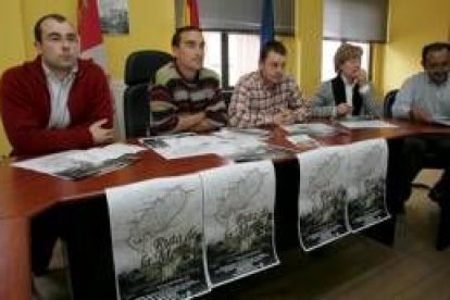 Los organizadores de la ruta vitivinícola, ayer en la presentación del acontecimiento en Cacabelos