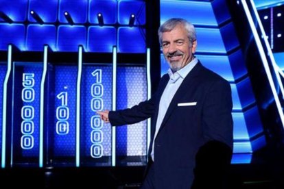 El presentador Carlos Sobera, en el plató de The wall, concurso de Tele 5.