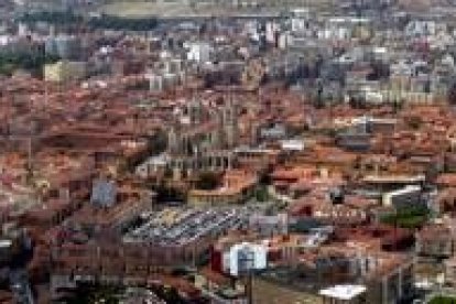 Imagen aérea de la capital leonesa que aspira a ser considerada «Gran Ciudad»