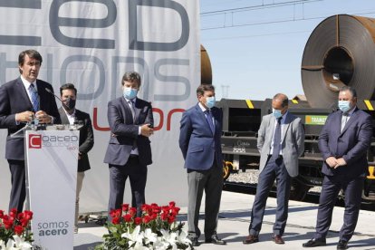 Quiñones, Barrera, Heckh, Carriedo, Mateo y Morán, en el acto de puesta de largo del muelle. . RAMIRO