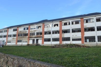 El proyecto supone la recuperación del emblemático edificio que albergó el instituto y el centro de FP. CASTRO