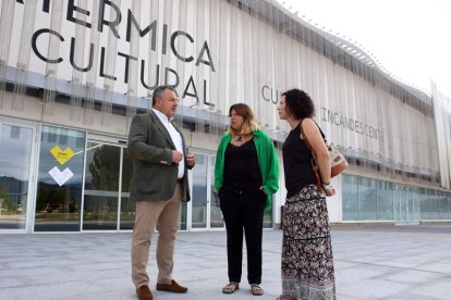 Eduardo Morán con los responsables de la Ciuden. DL