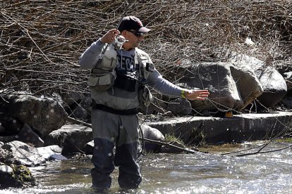 La temporada de pesca transcurre de manera más que aceptable en los ríos de la provincia. MARCIANO PÉREZ