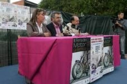 La edil de Fiestas, el alcalde Palazuelo y Falagán, en la presentación