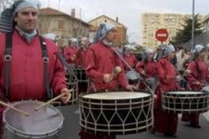 La Banda de Tambores y Bombos de la Oración del Huerto de Teruel, durante el paseíllo