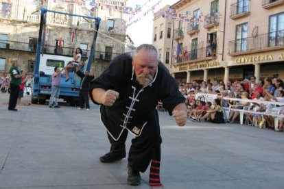 Exhibición de la familia Jiménez en Astorga durante las fiestas de Santa Marta en 2013. SECUNDINO PÉREZ