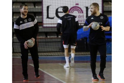 Los hermanos Virbauskas, durante un entrenamiento. FERNANDO OTERO