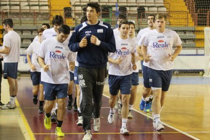 La plantilla entrenó ayer en el Palacio y hoy partirá rumbo al Olímpico de Granollers.