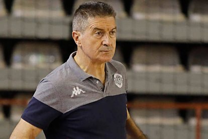 El contrato de Manolo Cadenas con el Ademar concluye a final de la presente temporada. MARCIANO PÉREZ