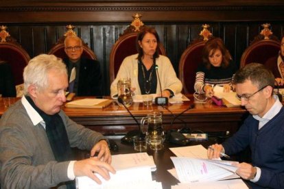 La alcaldesa de Girona, Marta Madrenas, presidiendo el pleno de este lunes 11 de diciembre.